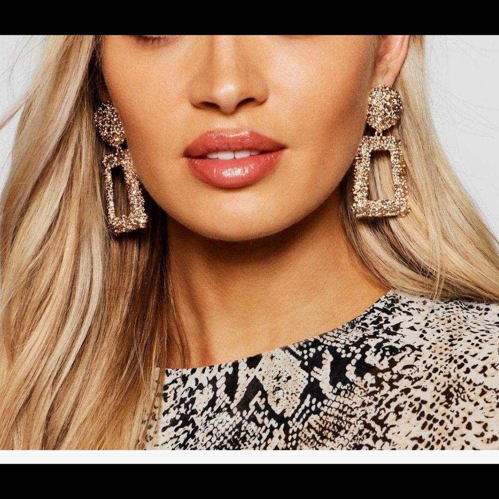 Stylish geometric earrings